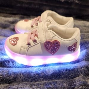 NWOT Kids Light-Up Heart Sneakers, Size 6